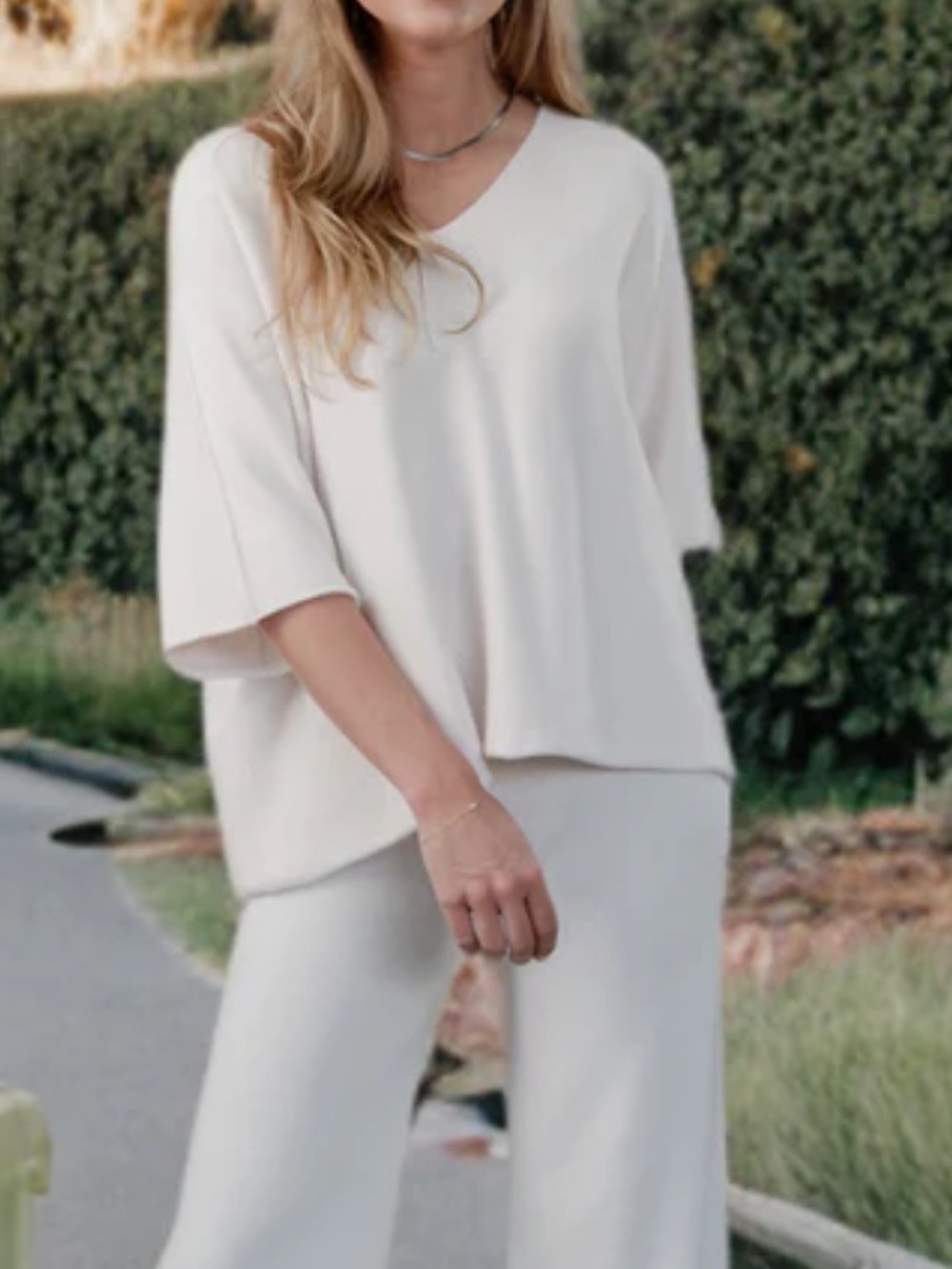 NWT WHITE MADE IN ITALY VISCOSE BLEND V NECK Knit Sweater